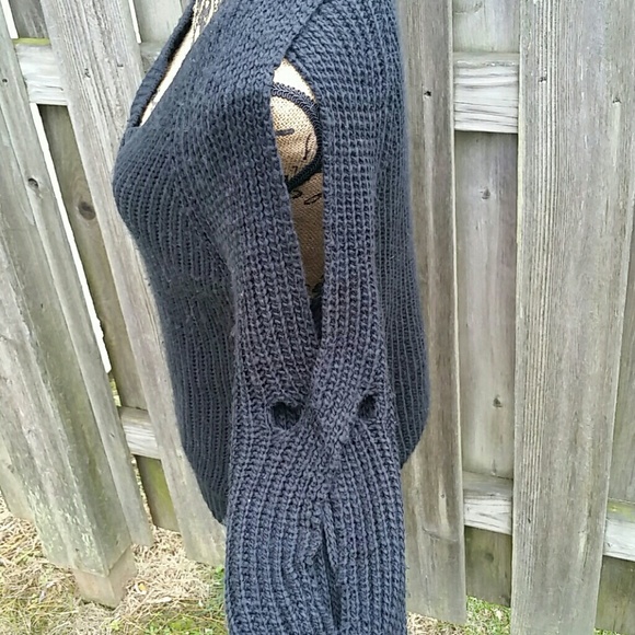 Tops - V-Neck Peek-a-Boo Shoulder/Arm Sweater M/L